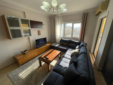 Tirane, jepet me qera apartament 2+1 Kati 8, 115 m² 800 € 