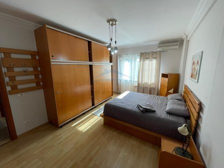 Tirane, jepet me qera apartament 2+1 Kati 8, 115 m² 800 € 