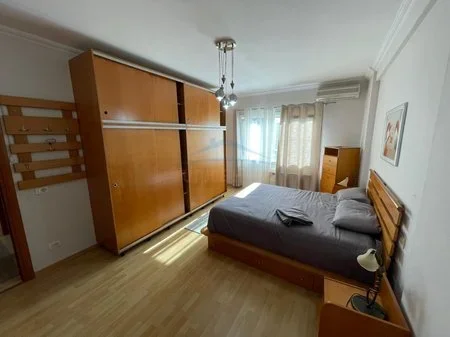 Tirane, jepet me qera apartament 2+1 Kati 8, 115 m² 800 € 