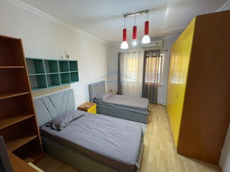 Tirane, jepet me qera apartament 2+1 Kati 8, 115 m² 800 € 