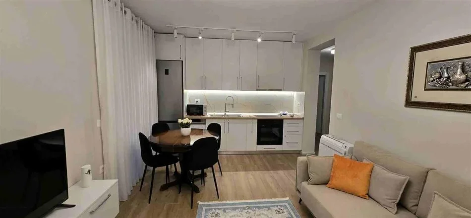 Tirane, jepet me qera apartament 1+1+Ballkon Kati 3, 75 m² 820 € (MYSLYM SHYRI)