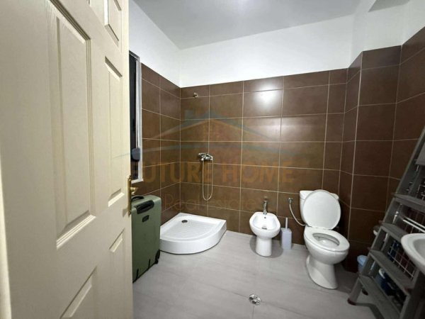 Tirane, jepet me qera apartament 2+1+Ballkon Kati 6, 94 m² 500 € (2 palmat)