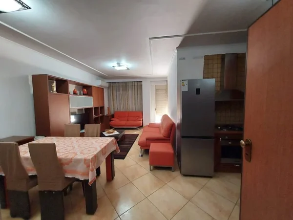 Tirane, jepet me qera apartament 1+1+Ballkon Kati 2, 65 m² 550 € (Prane Delijorgjit)