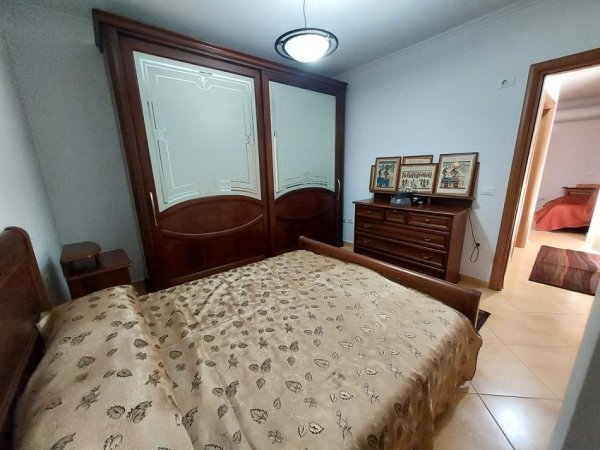 Tirane, jepet me qera apartament 1+1+Ballkon Kati 2, 65 m² 550 € (Prane Delijorgjit)