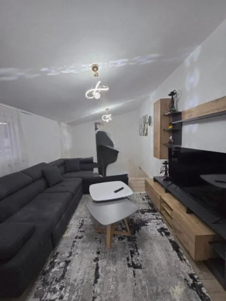 Pogradec, shes apartament 1+1 Kati 8, 96 m² 100.000 € (Buzë shëtitores, pranë EuroKorca)