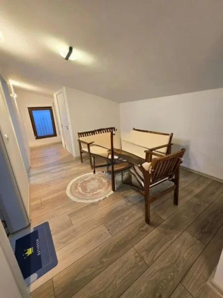 Pogradec, shes apartament 1+1 Kati 8, 96 m² 100.000 € (Buzë shëtitores, pranë EuroKorca)