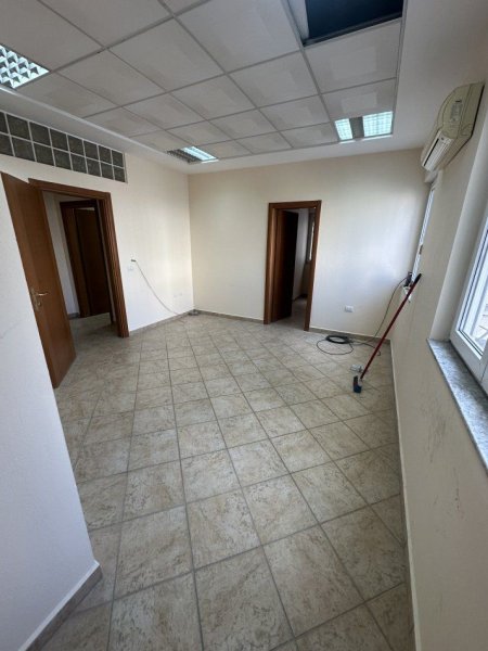 Tirane, jepet me qera zyre Kati 3, 90 m² 1.150 € (QENDER PLAZZA)