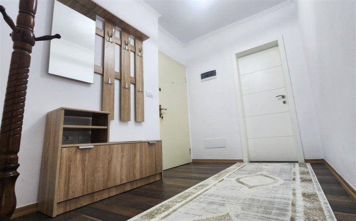 Tirane, jepet me qera apartament 1+1+Ballkon Kati 3, 65 m² 500 € (në zonën e Rruges se Elbasanit , Rruga Petro Nini Luarasi , prane dyqanit Neptun)