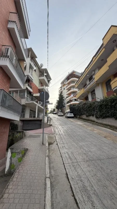 Tirane, shitet ambjent biznesi Kati 0, 108 m² 225.000 € (Rruga Peti, Liqeni i Thatë)