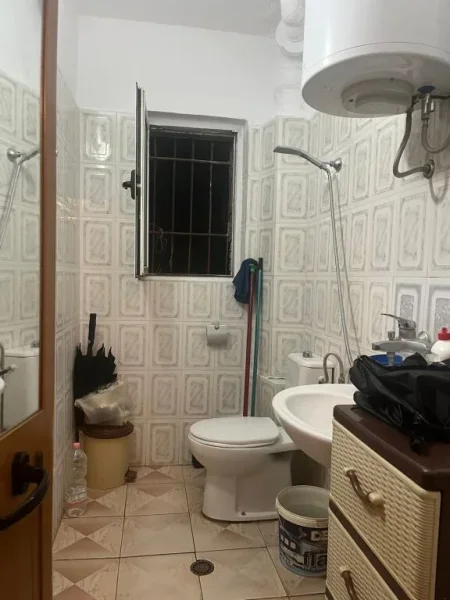 Tirane, shes apartament 1+1+Aneks Kati 2, 49 m² 95.000 € (Rr. Ali Demi perballe tregut te ri elektrik)