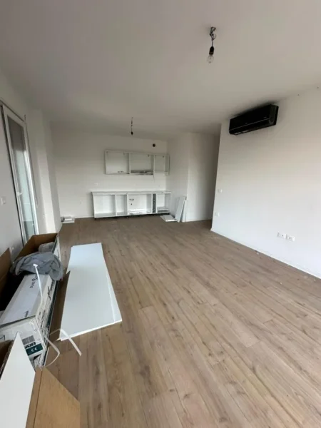 Tirane, jepet me qera zyre Kati 2, 95 m² 650 € 