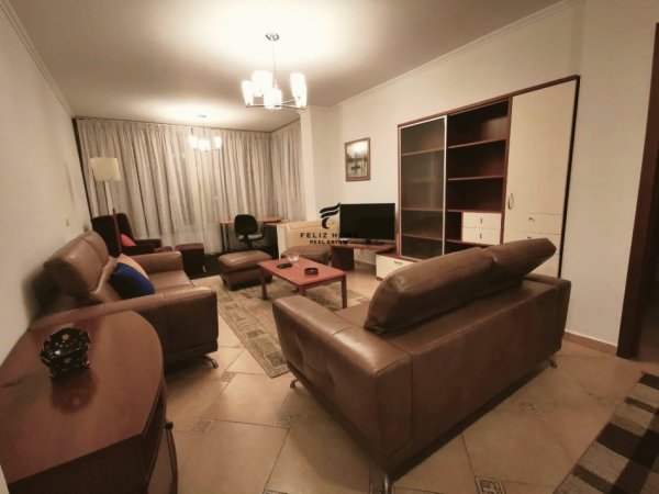 Tirane, jepet me qera apartament 2+1 Kati 8, 100 m² 900 € (STADIUMI ARENA)
