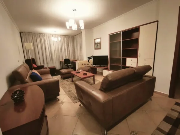Tirane, jepet me qera apartament 2+1 Kati 8, 100 m² 900 € (STADIUMI ARENA)