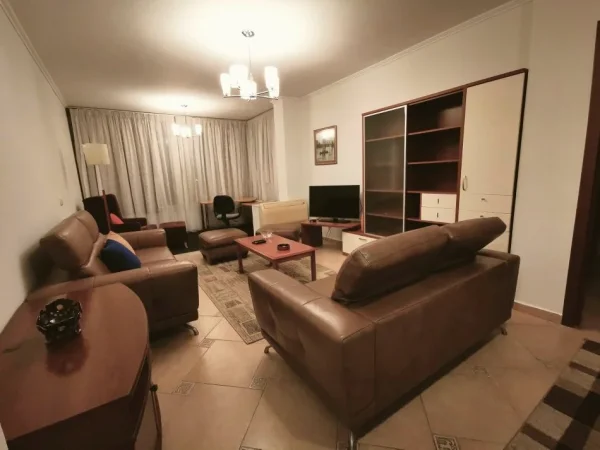 Tirane, jepet me qera apartament 2+1+Ballkon Kati 8, 100 m² 900 € (Rruga e Elbasanit)
