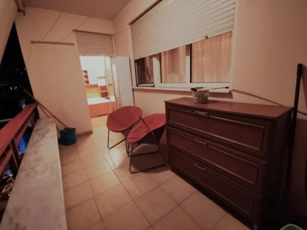 Tirane, jepet me qera apartament 2+1+Ballkon Kati 8, 100 m² 900 € (Rruga e Elbasanit)