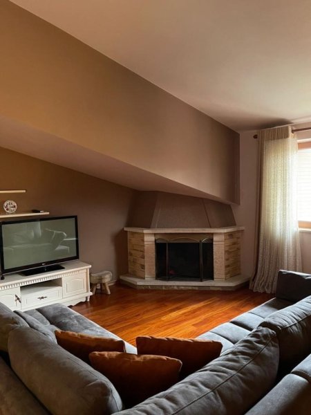 Tirane, Qera - Vile 2+1+2+Parking Kati 3, 130 m² 500 €