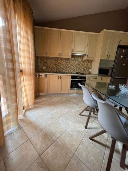 Tirane, Qera - Vile 2+1+2+Parking Kati 3, 130 m² 500 €