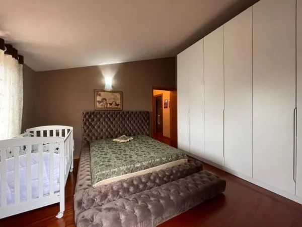 Tirane, Qera - Vile 2+1+2+Parking Kati 3, 130 m² 500 €