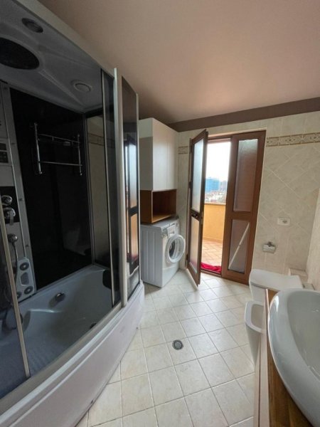 Tirane, Qera - Vile 2+1+2+Parking Kati 3, 130 m² 500 €