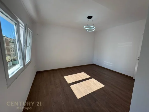 Tirane, shitet 2+1 Kati 4, 76 m² 149.000 € 