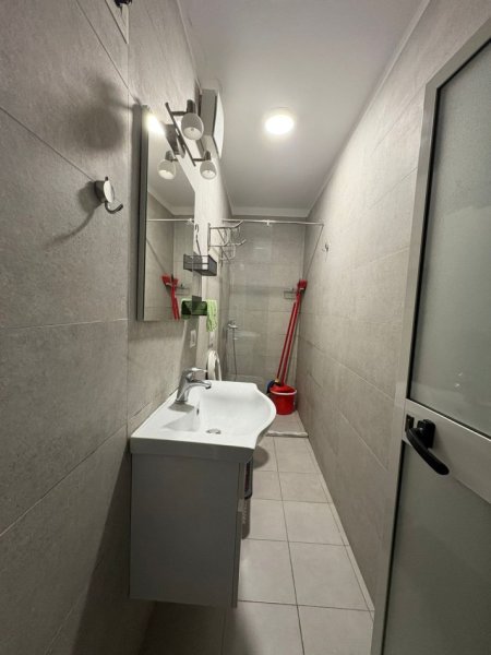 Tirane, jepet me qera garsoniere  400 € (Stadiumi Dinamo)