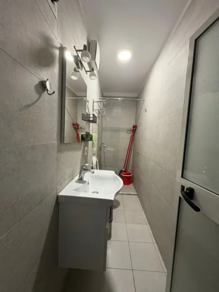 Tirane, jepet me qera garsoniere  400 € (Stadiumi Dinamo)