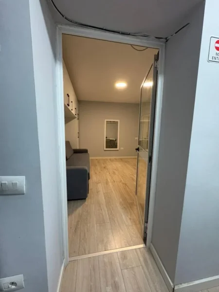 Tirane, jepet me qera garsoniere  400 € (Stadiumi Dinamo)