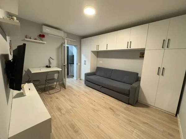 Tirane, jepet me qera garsoniere  400 € (Stadiumi Dinamo)