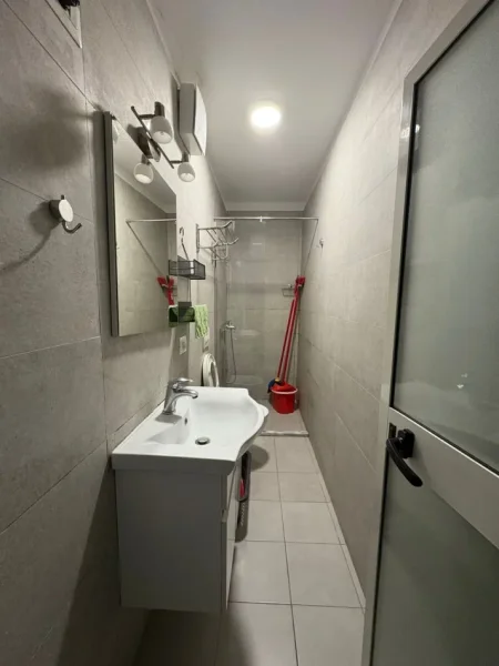 Tirane, jepet me qera garsoniere  400 € (Stadiumi Dinamo)