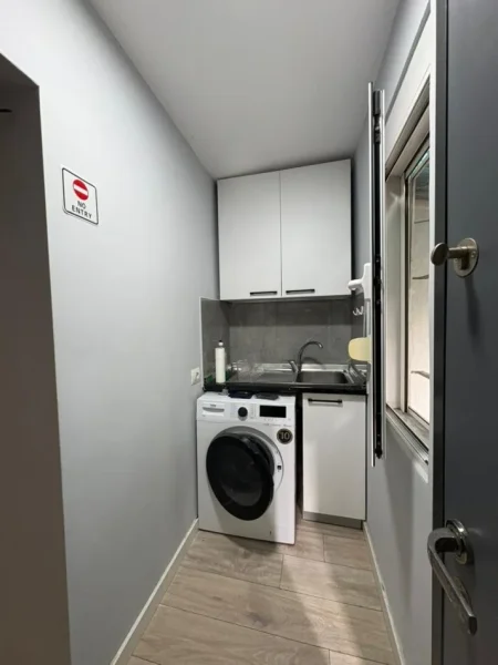 Tirane, jepet me qera garsoniere  400 € (Stadiumi Dinamo)