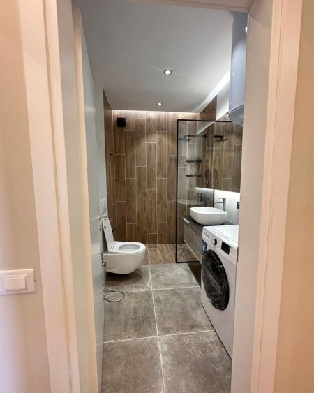 Tirane, jepet me qera apartament 1+1+Ballkon Kati 6, 70 m² 500 € (Yzberisht, Misto Mame)