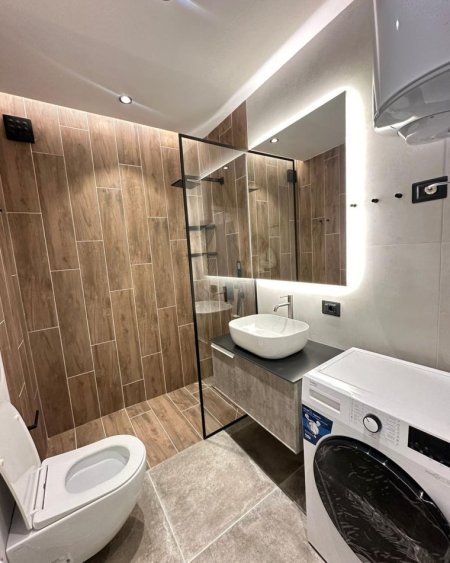 Tirane, jepet me qera apartament 1+1+Ballkon Kati 6, 70 m² 500 € (Yzberisht, Misto Mame)