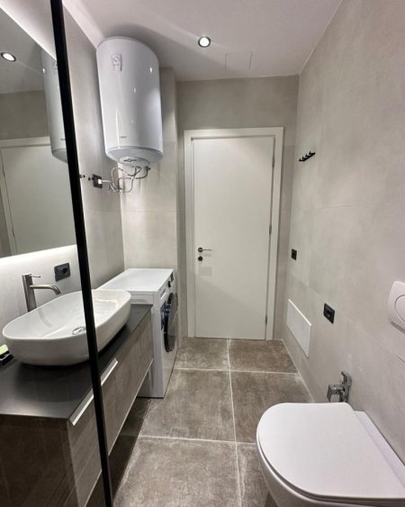 Tirane, jepet me qera apartament 1+1+Ballkon Kati 6, 70 m² 500 € (Yzberisht, Misto Mame)