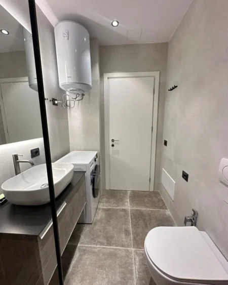 Tirane, jepet me qera apartament 1+1+Ballkon Kati 6, 70 m² 500 € (Yzberisht, Misto Mame)