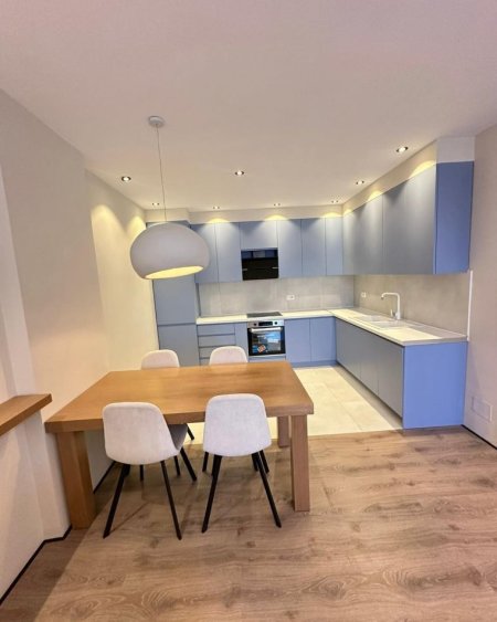 Tirane, jepet me qera apartament 1+1+Ballkon Kati 6, 70 m² 500 € (Yzberisht, Misto Mame)