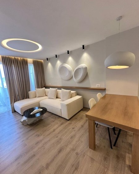 Tirane, jepet me qera apartament 1+1+Ballkon Kati 6, 70 m² 500 € (Yzberisht, Misto Mame)