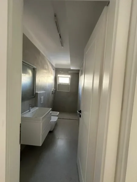 Tirane, shes apartament 1+1 Kati 4, 52 m² 95.000 € (Rr. Kongresi i Manastirit – Pallatet e Fratarit)