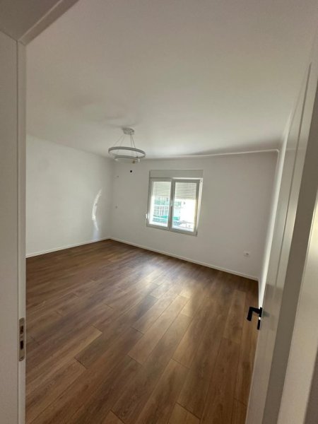 Tirane, shes apartament 1+1 Kati 4, 52 m² 95.000 € (Rr. Kongresi i Manastirit – Pallatet e Fratarit)