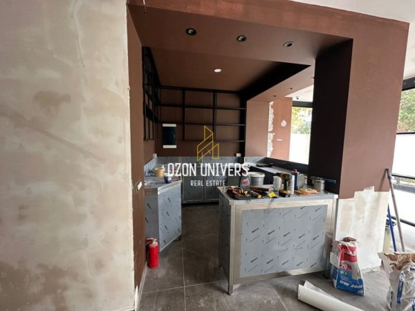 Tirane, jepet me qera ambjent biznesi Kati 0, 280 m² 3.200 € (Cristal Center, Komuna e Parisit Tirana, Albania)