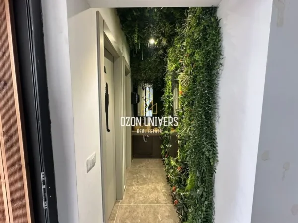 Tirane, jepet me qera ambjent biznesi Kati 0, 280 m² 3.200 € (Cristal Center, Komuna e Parisit Tirana, Albania)