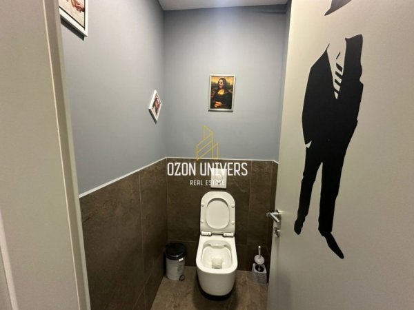 Tirane, jepet me qera ambjent biznesi Kati 0, 280 m² 3.200 € (Cristal Center, Komuna e Parisit Tirana, Albania)