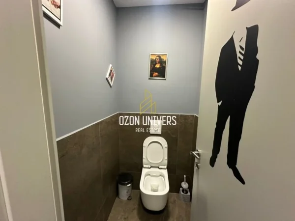 Tirane, jepet me qera ambjent biznesi Kati 0, 280 m² 3.200 € (Cristal Center, Komuna e Parisit Tirana, Albania)