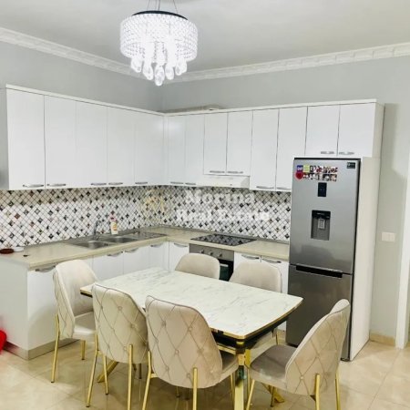 Tirane, jepet me qera Vile 3+1 Kati 3, 110 m² 750 € (Rruga Isuf Seferi)