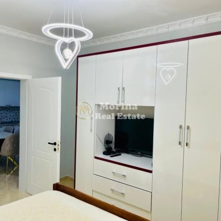 Tirane, jepet me qera Vile 3+1 Kati 3, 110 m² 750 € (Rruga Isuf Seferi)