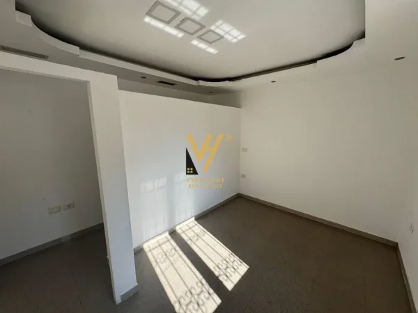 Tirane, jepet me qera zyre Kati 0, 100 m² 800 € (MINE PEZA)