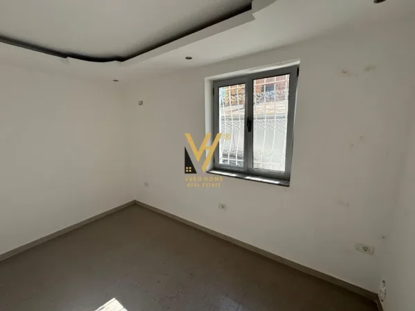 Tirane, jepet me qera zyre Kati 0, 100 m² 800 € (MINE PEZA)