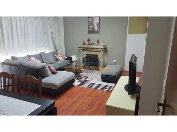 Tirane, jepet me qera 1+1+Ballkon Kati 3, 84 m² 550 € (Pazari i Ri)
