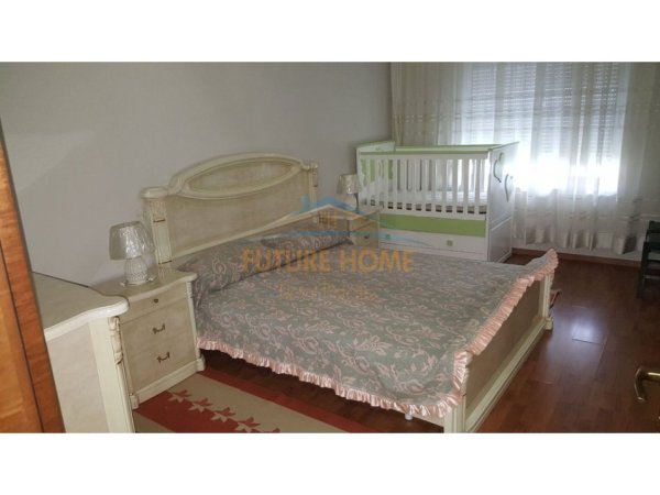Tirane, jepet me qera 1+1+Ballkon Kati 3, 84 m² 550 € (Pazari i Ri)