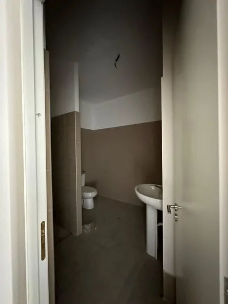 Tirane, shitet apartament 2+1 Kati 3, 93 m² 238.000 € (Liqeni)