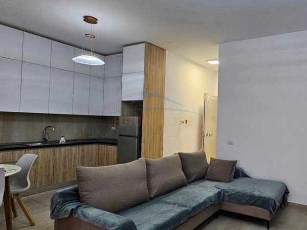 Tirane, jepet me qera apartament 1+1+Ballkon Kati 1, 59 m² 550 € (Kopshti Botanik)